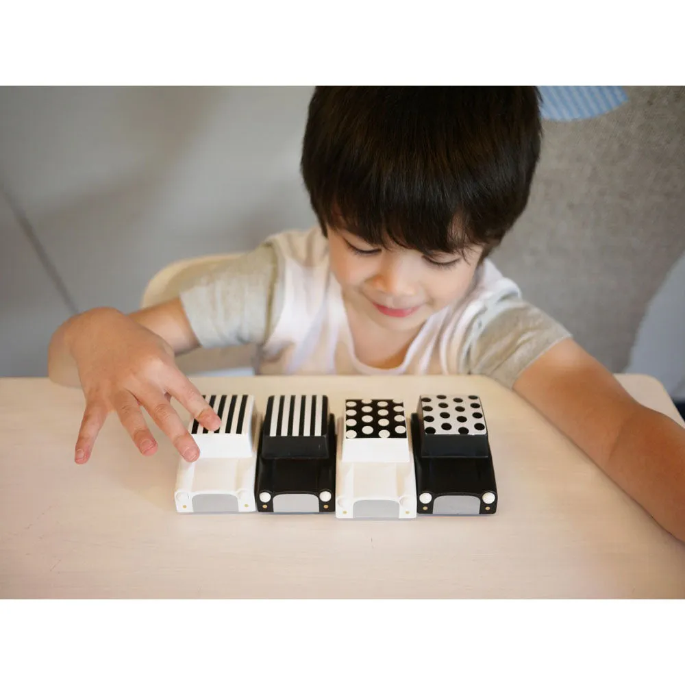 kiko  & gg* Kuruma Classic Wooden Wind Up Car Dots/Black