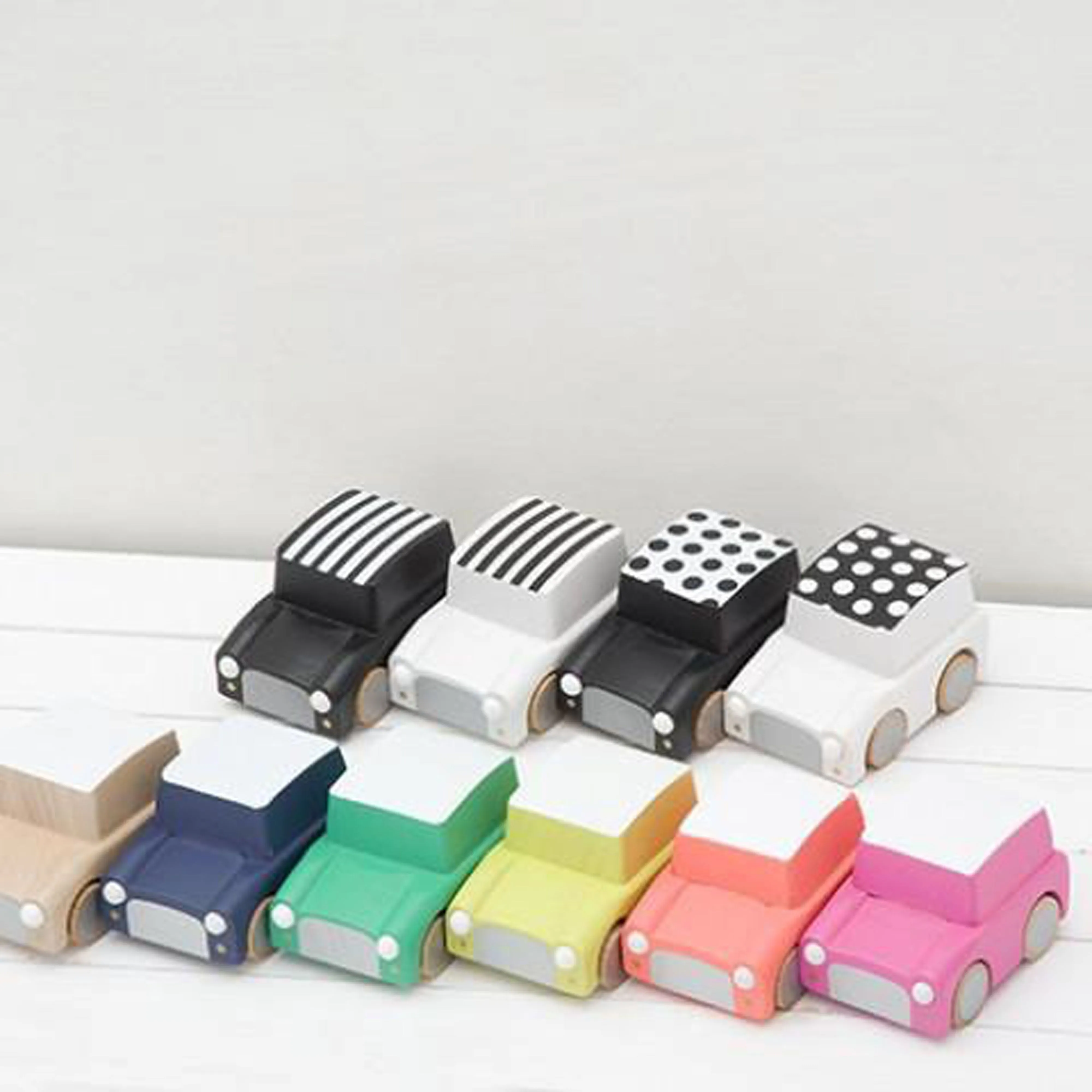 kiko  & gg* Kuruma Classic Wooden Wind Up Car Pink