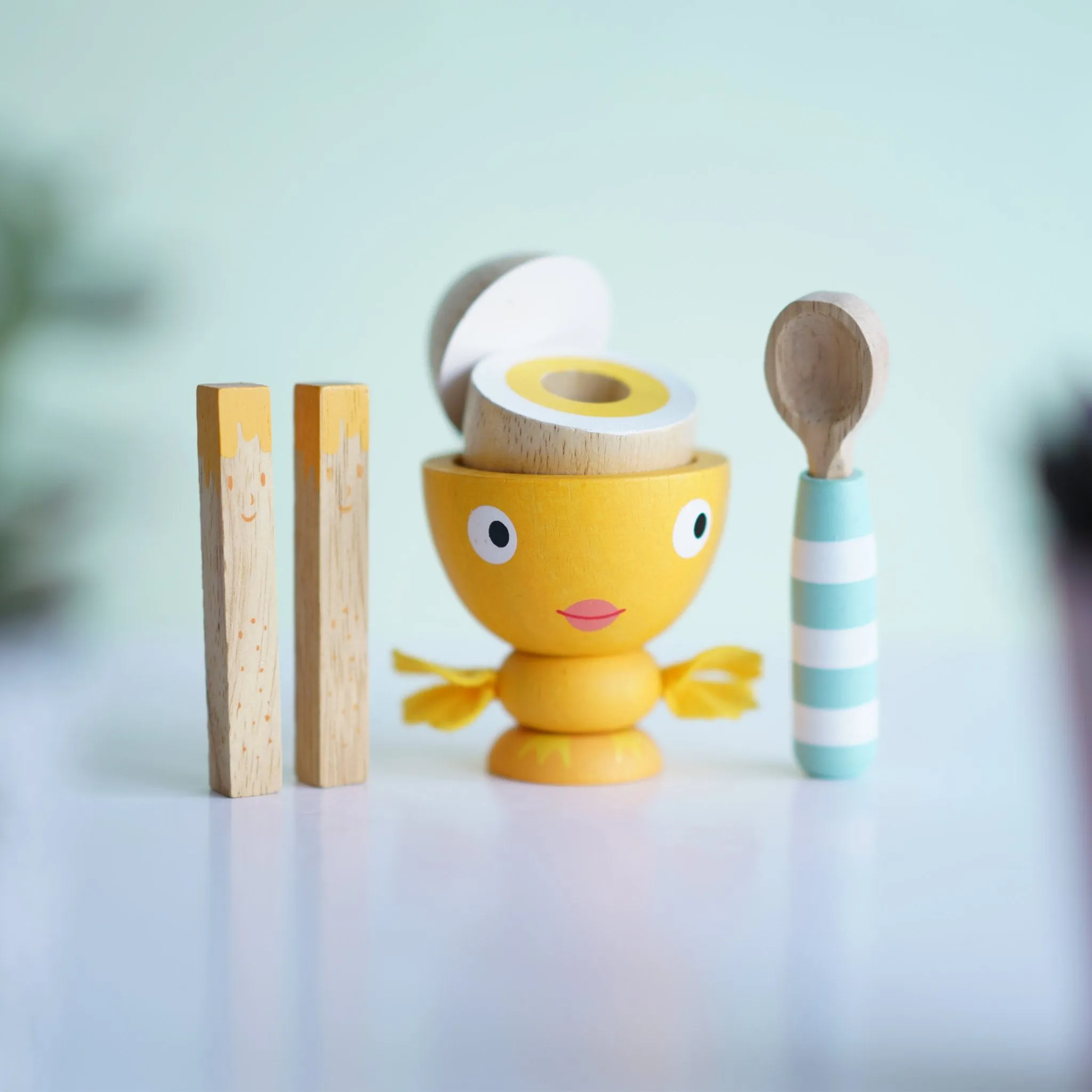 Le Toy Van Egg Cup & Soliders Wise - Kids Toys
