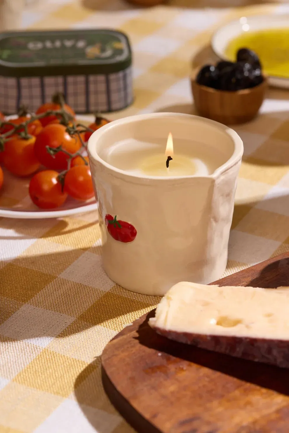 Paddywax: Bistro 8oz/226g Tomato Embossed Ceramic Candle - Heirloom Tomato